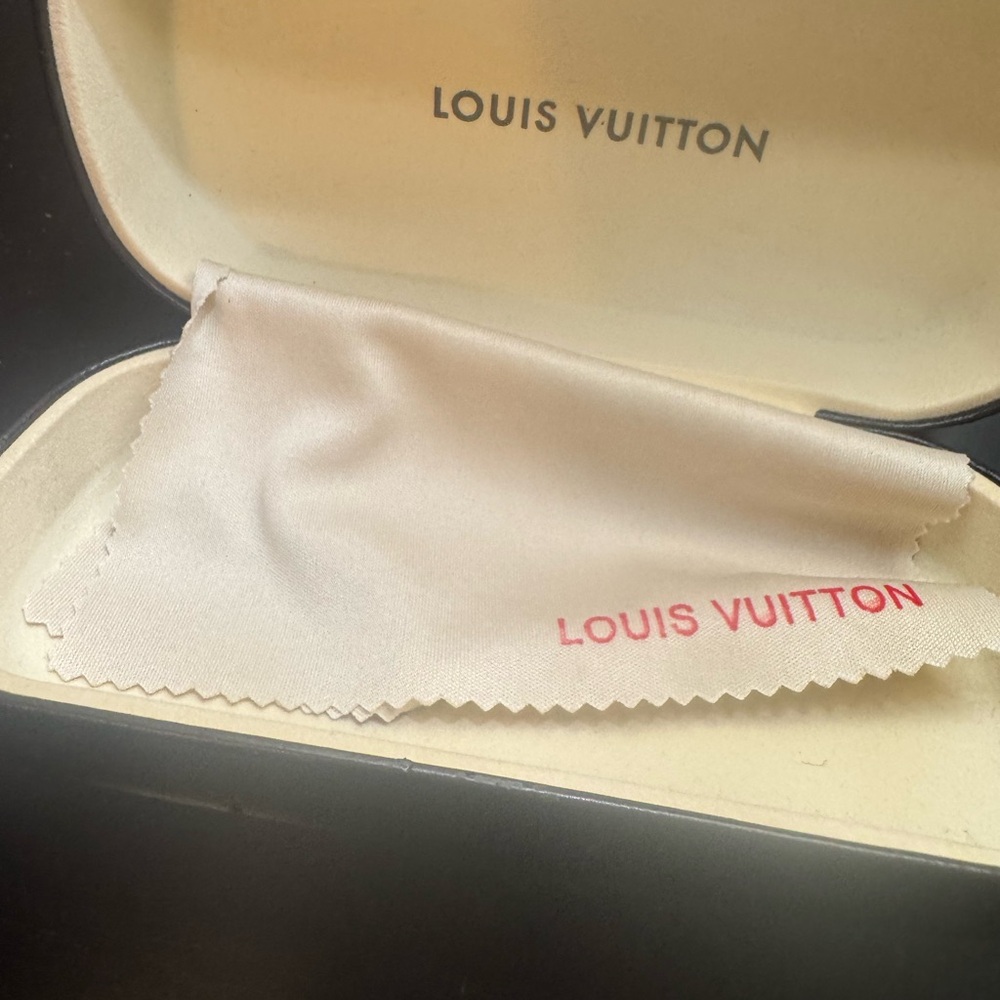 Louis Vuitton Elegant Brown Sunglasses - Picture 11 of 12
